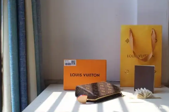 Aaa replica ru 15 VUITTON POUCH LOUIS TOILETRY 0525